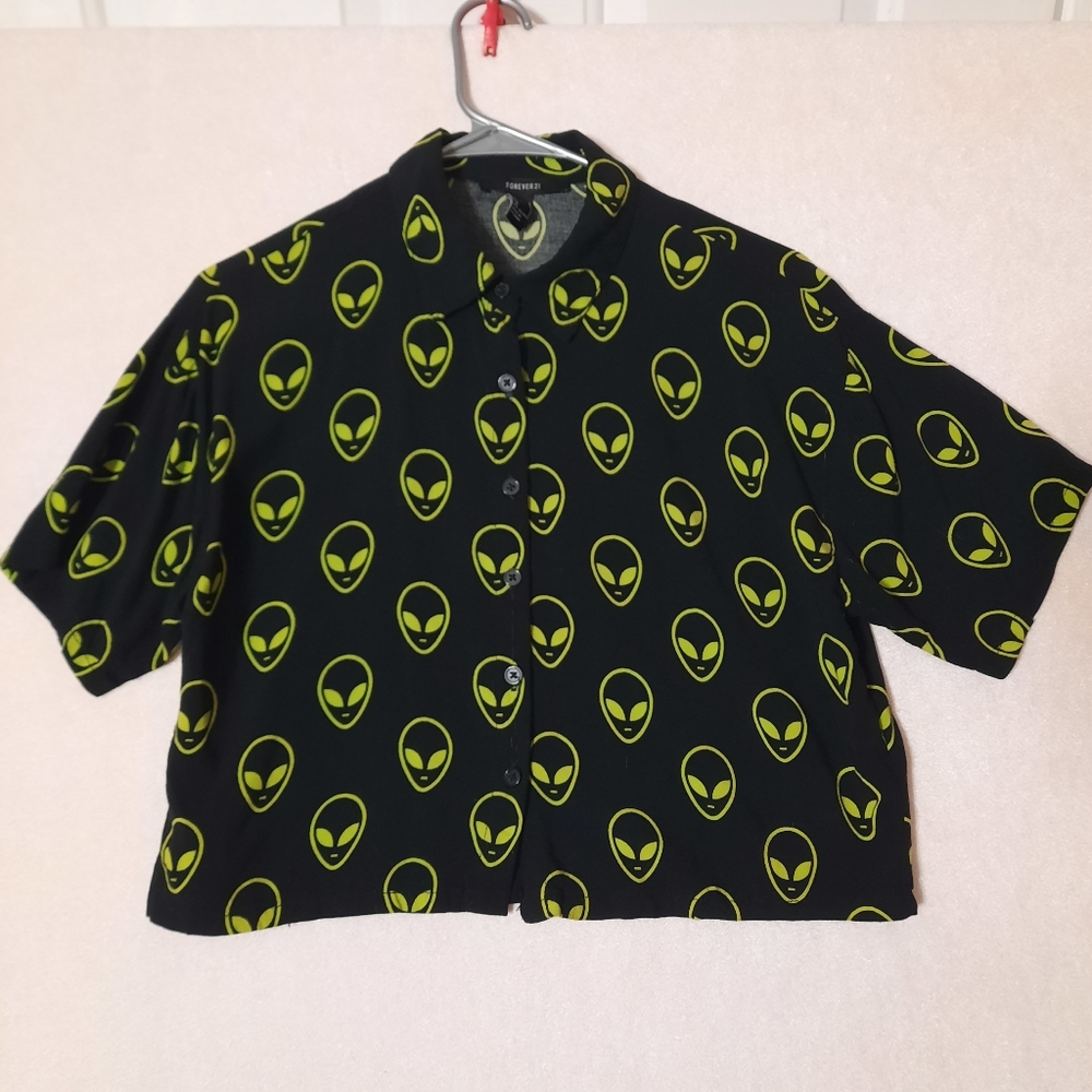 Forever 21 Neon Green & Black Aliens Short Slv Button Down Crop Top Small, HTF
